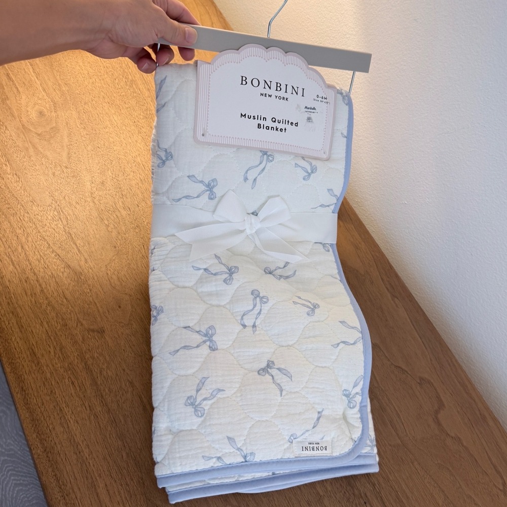 Bonbini New York Muslin Quilted Blanket Blue Bow Print White 28x38 EGK43831-IT